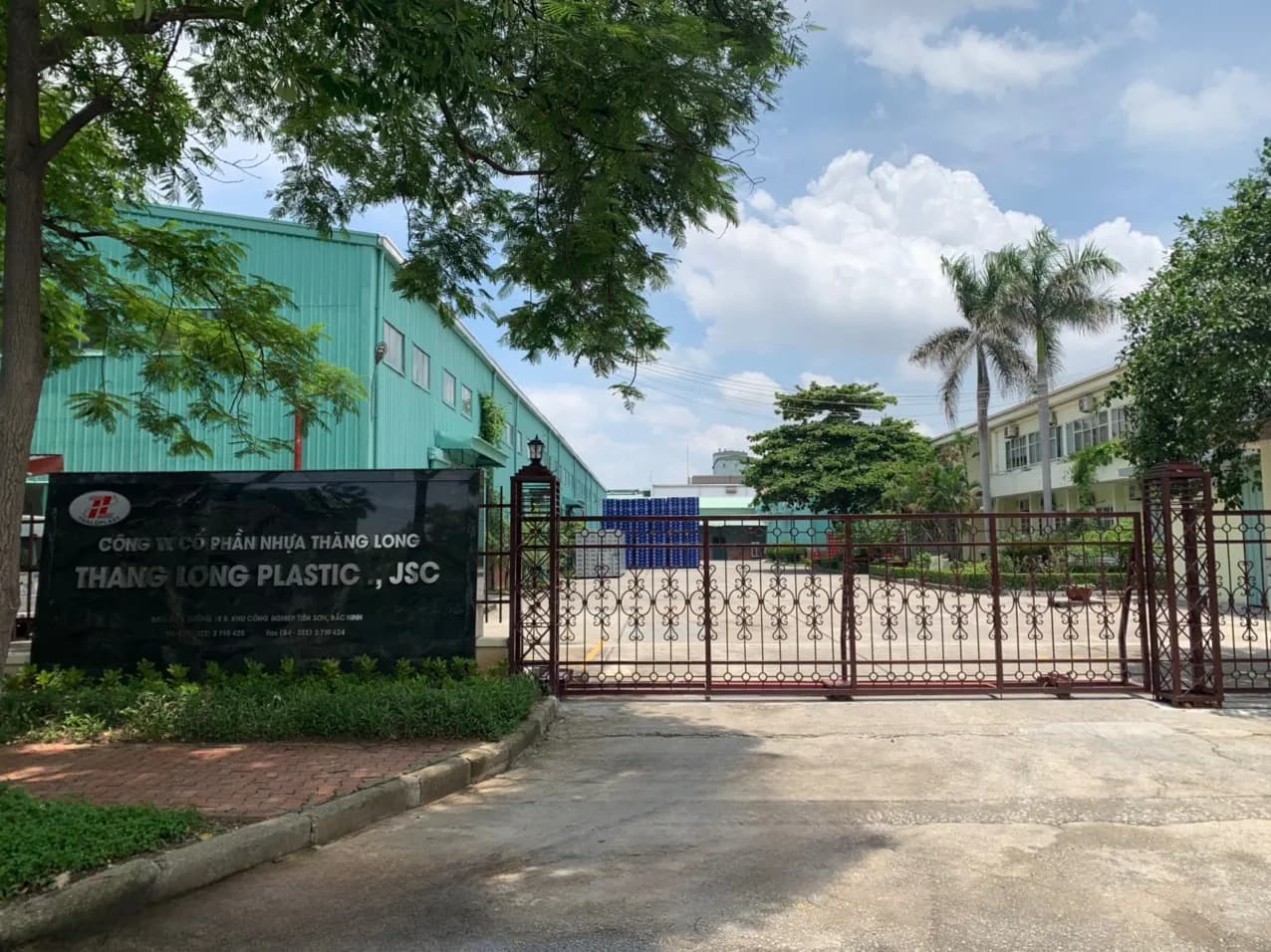 Cổng nhà máy Thaloplast